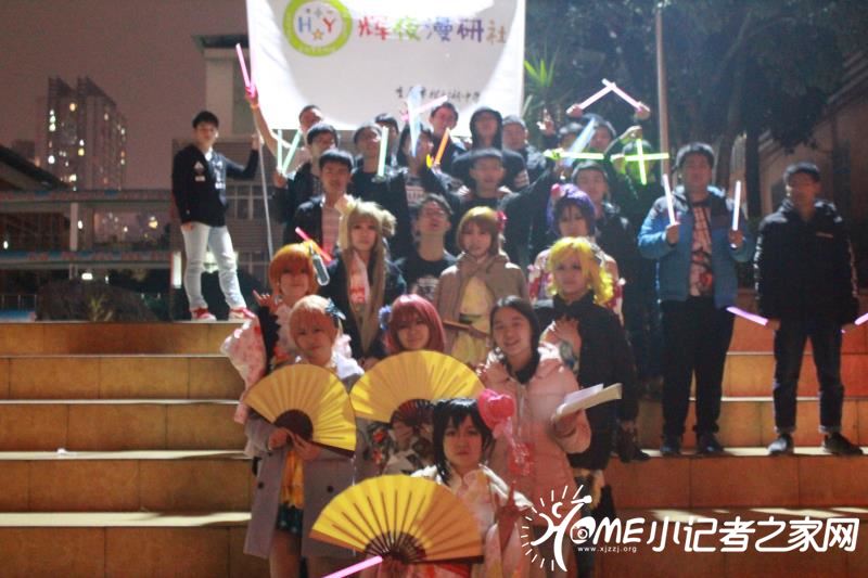 接受采访的同学们
