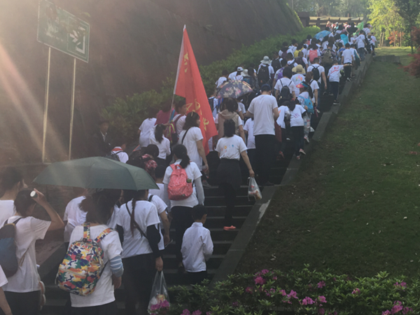 四年级前往鸿恩寺森林公园。.png