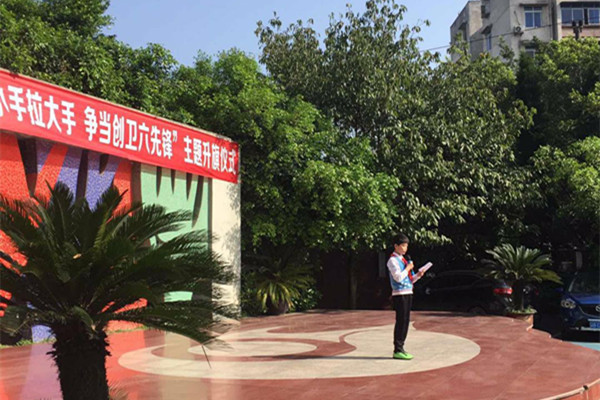 学生代表发言。.jpg