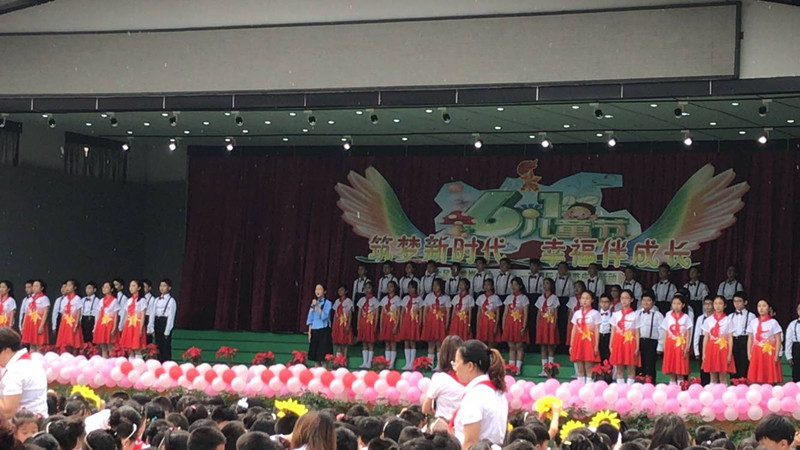 六年级集体诗朗诵《青春中国.jpg