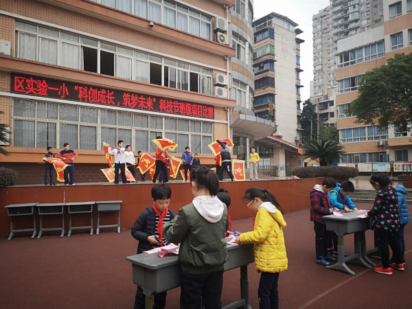 “圈”住你科技实践大比拼比赛现场。 （彭材露 摄）.jpg
