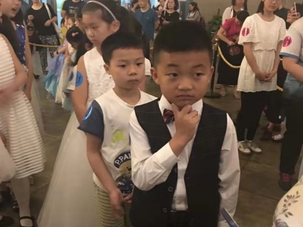 肖子豪同学正在等待比赛。.jpg