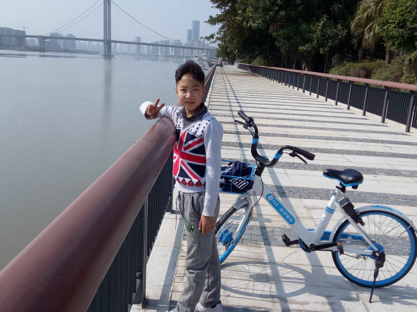 洋溢着青春之光的龚振宇同学。.jpg