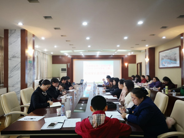 九龙坡区实验一小校级家委会会议现场。（彭材露 摄）.jpg