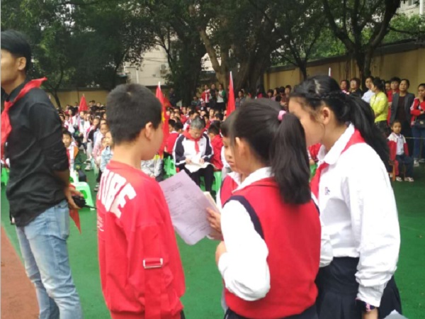 采访同学.jpg