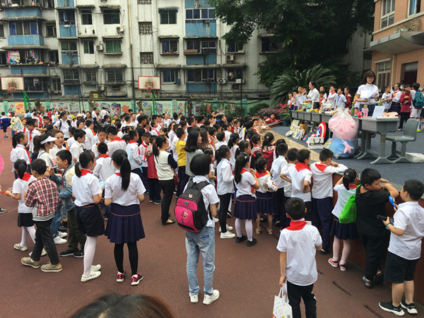 拍卖活动现场。.jpg