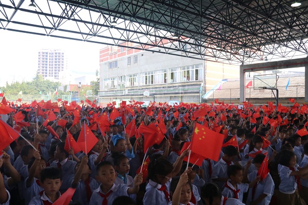 全体合唱《我和我的祖国》。.jpg