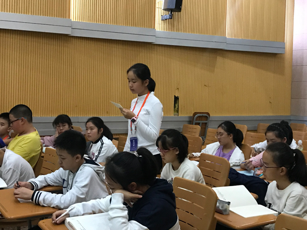 于小鱼同学上课积极回答问题。.jpg