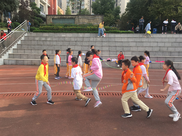 长绳比赛。.jpg