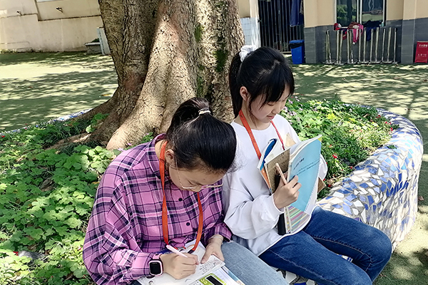 准备采访提纲。.jpg