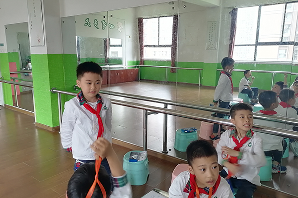 积极回答问题。.jpg