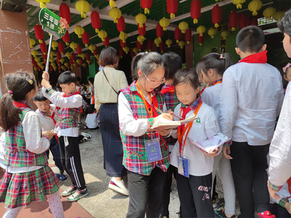 学生一起分享收获。.jpg