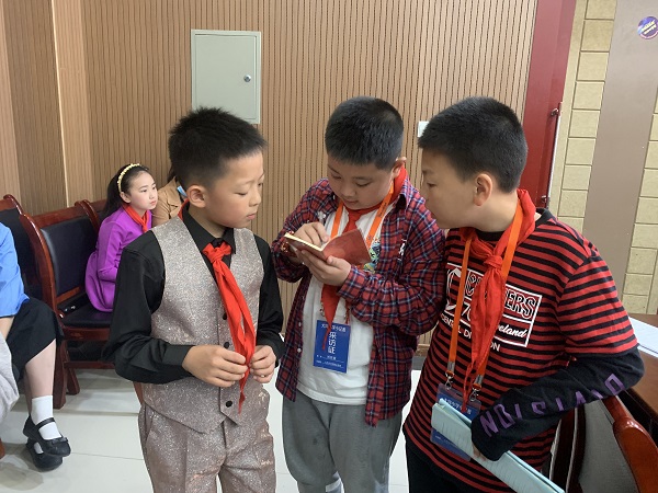 采访同学.jpg
