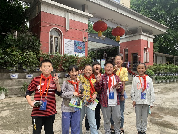 同学们合影.jpg