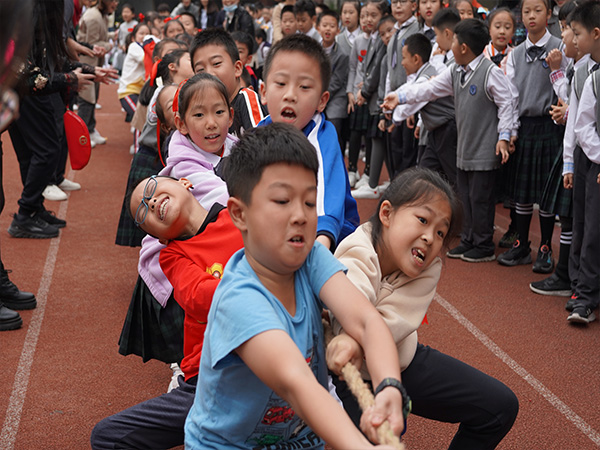 拔河比赛现场。.jpg