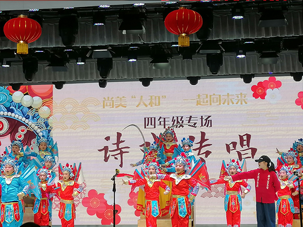 四年级2班《说唱脸谱》。.jpg