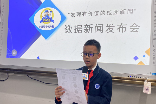 第三小组代表展示成果。.jpg