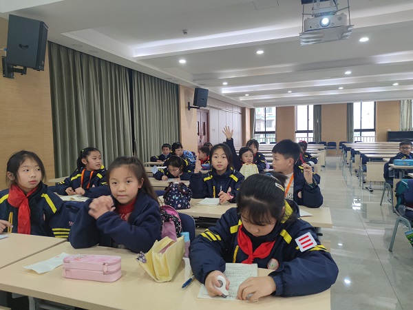 13设计校园新闻调查问卷（下）1677227433559.jpg