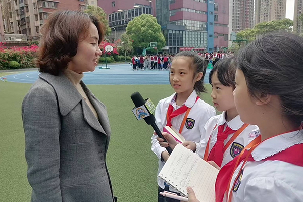 校长钟敏表示同学们在开幕式的表现很精彩。.jpg