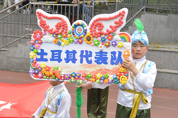 土耳其代表队设计了精美的队牌。.JPG