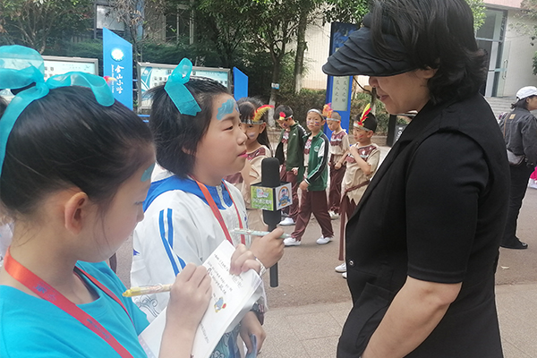 活动现场的家长表示希望孩子在运动会上收获快乐。.jpg