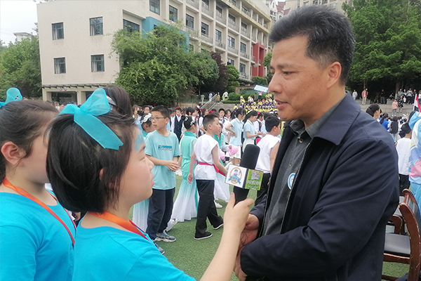 校长徐龙海希望同学们积极参与到本次运动会当中。.jpg