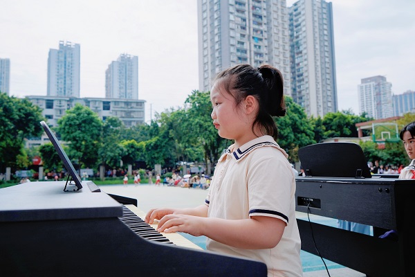 钢琴社团带来钢琴曲串烧。.jpg