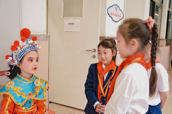表演学生说表演。.jpg