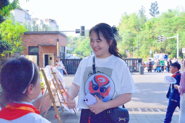 家长为此次活动点赞。.jpg