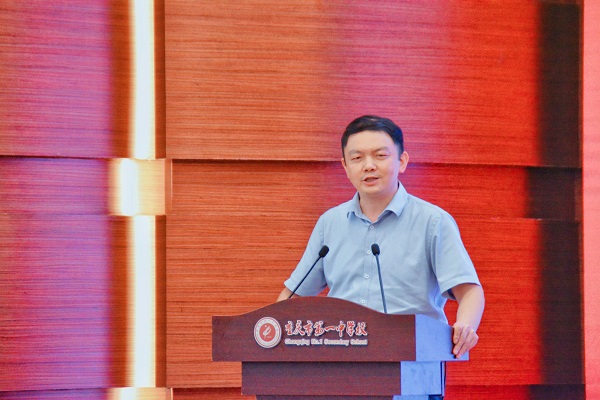 清华大学马克思主义学院院长朱安东教授讲话。.jpg